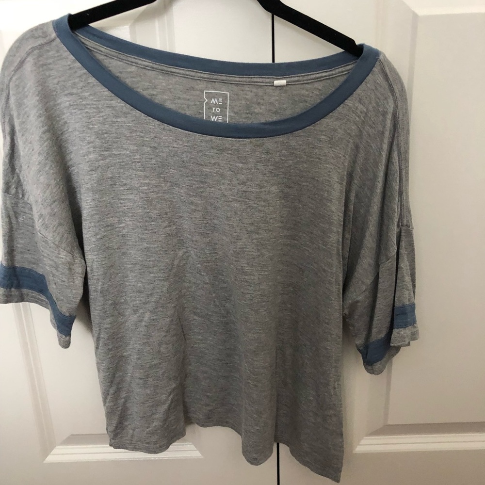 Short sleeve grey and blue flowy T-shirt